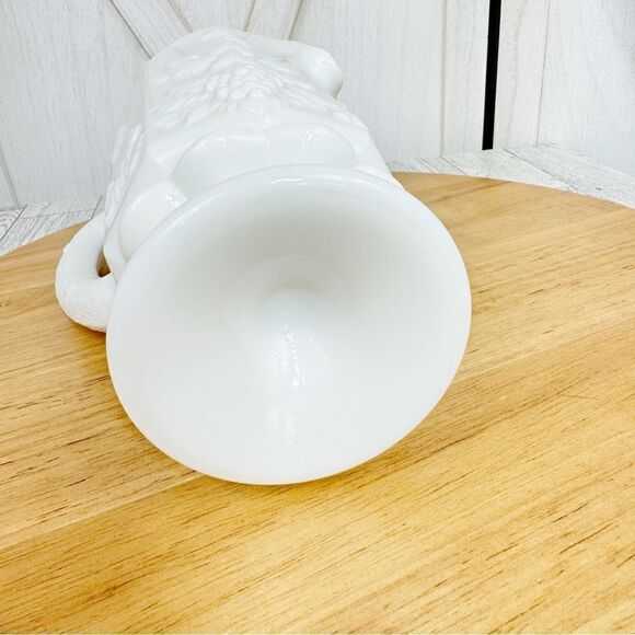 Westmoreland Vintage Grapes and Leave 9 Panel Milk Glass Pitcher White - Picture 9 of 11